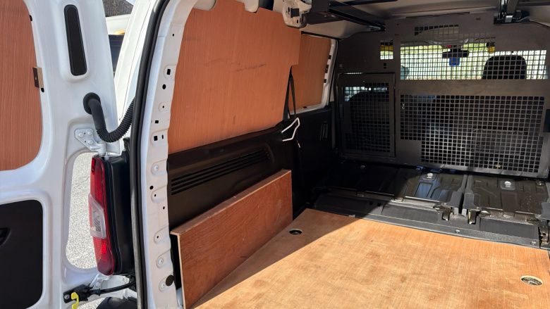 Peugeot Partner Long Diesel 850 1.5 BlueHDi 100 Professional Premium Crew Van